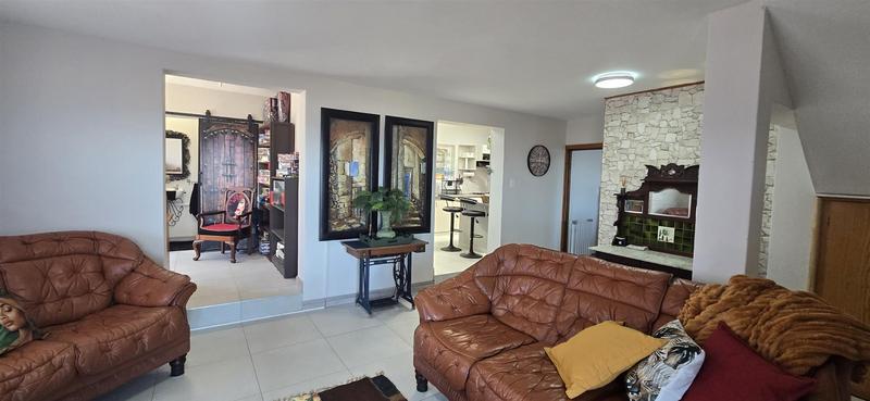 6 Bedroom Property for Sale in Reebok Western Cape